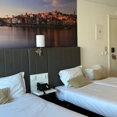 Hotel Porto Interface Trindade by Kavia Hotels near Ribeira