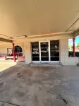 Economy Inn Express - parking