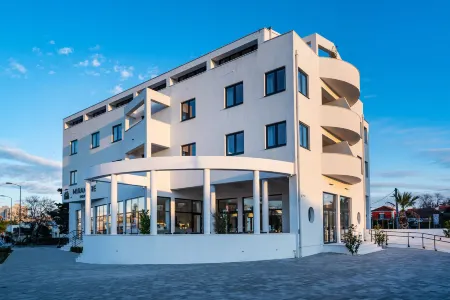 Miramare Hotel Отели в г. Задар