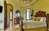 Villa Castello- Water Views Resort Amenities