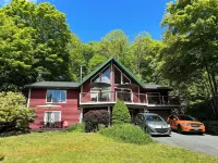 The Burgundy Dream Bed and Breakfast Hotels in Halifax