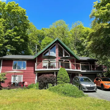 The Burgundy Dream Bed and Breakfast