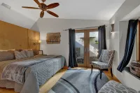 Arbor Inn-2 Blocks to Main Street! Hotels in Fredericksburg