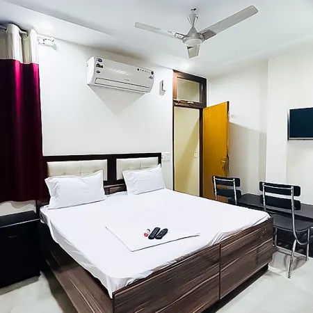 Roomshala 140 Hotel 24 & 7- Malviya Nagar Отели рядом с достопримечательностью «Индийский технологический институт в Дели»