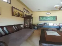 OYO 93402 Family Homestay Syariah Hotels in Binjai