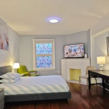 Winnipeg Holiday Hotels near RBC Convention Centre Winnipeg