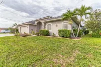 Blue Oasis 3 Bedroom Home by RedAwning - parking