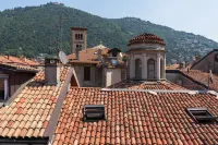 Palazzo Del Pero Luxury Attic - Bymyhomeincomo فنادق في Province of Como