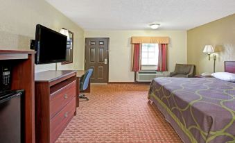 Super 8 by Wyndham Shawnee