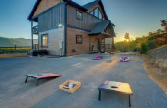 Incredible Mountain Views, 5 King Suites w/Balconies, 3 Fire Pits, Hot Tubs