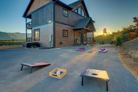 Incredible Mountain Views, 5 King Suites w/Balconies, 3 Fire Pits, Hot Tubs Отели в г. Питман Сентер