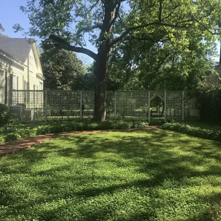 The Magnolias - A Beautiful Charming Historical Home to relax & make memories!