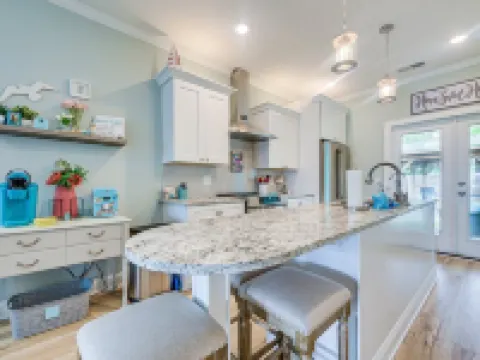 The Mermaid Cottage! Centrally Located, Pool, and Loaded with Extras! 沙洛特酒店