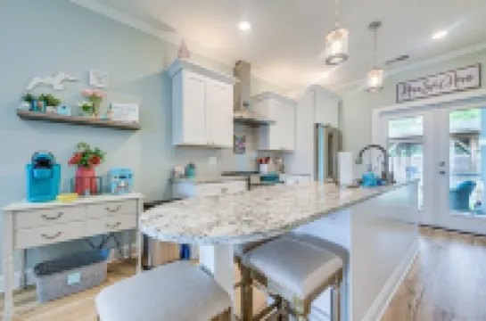 The Mermaid Cottage! Centrally Located, Pool, and Loaded with Extras! Hotels in Shallotte