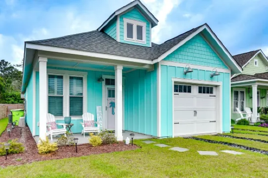 The Mermaid Cottage! Centrally Located, Pool, and Loaded with Extras! Hotels in Shallotte