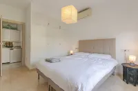 TOP VILLA: Private swimming pool & garden, sea views, free Wifi, close to centre