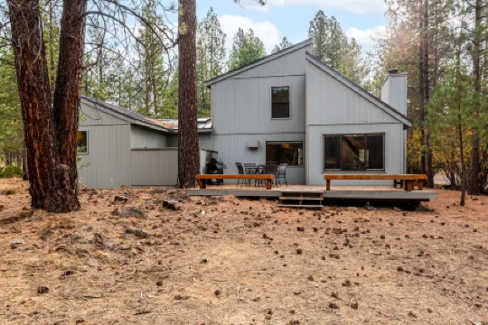 Cozy Escape with Hot Tub and BBQ - Inviting Family Retreat