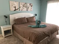 Gorgeous Serenity - Golf Course View, Modern Family Haven