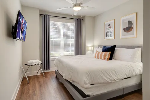 Charming Retreat with Rooftop Deck and Stylish Amenities - Cozy Oasis Hotels in Berry Hill