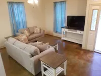 Private Oasis with New Orleans Decor - Spacious Stylish Retreat