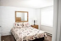 Wood-Burning Fireplace and Spectacular Views - Charming Ski Haven