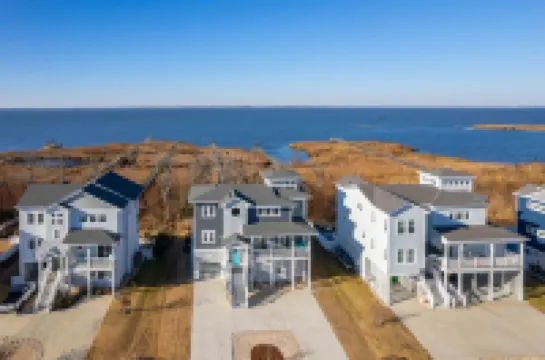 Stunning Coastal Retreat with Private Pool and Game Room - Luxurious Escape