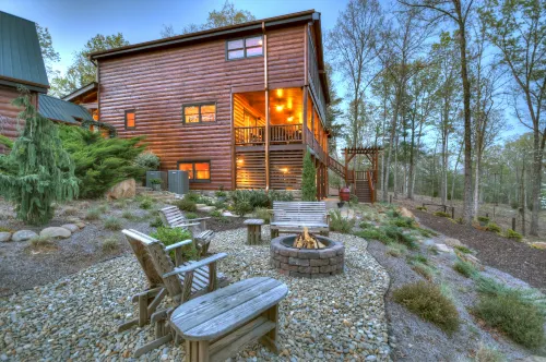Gorgeous Cabin with Hot Tub and Game Room - Exquisite Family Retreat