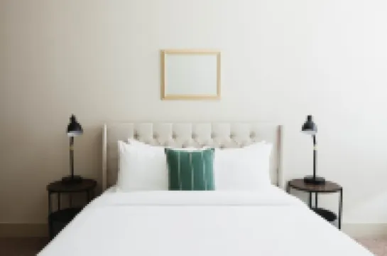 Charming Urban Oasis with Balcony - Stylish Downtown Escape Hotels in 