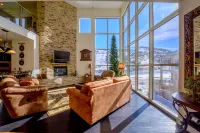 Snowy Adventure Haven - WiFi, Loft, Charming Retreat Hotels in Parowan