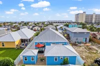 Charming Home with Hot Tub and Enclosed Florida Room - Cozy Retreat Hotels in Upper Grand Lagoon