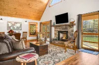 Scenic Mountain Views and Cozy Retreats - Charming Collection Escape