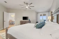 Luxurious Master Suite and Stunning Balcony Views - Elegant Oasis Hotels in Rosemary Beach