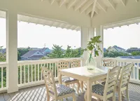 Canal Access and Spacious Living - Stunning Coastal Retreat