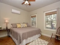 Rustic Charm with Patio and Fireplace - Enchanting Retreat Hotels in Wimberley