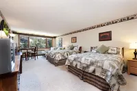 Heated Pool and Spectacular Mountain Views - Inviting Lodge Retreat