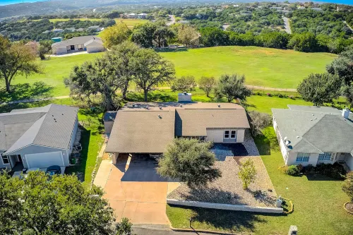 Peaceful mid-century escape with screened porch & lake access Hotels in Hudson Bend