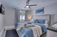 Hot Tub, Hammock, Outdoor Shower and Fire Pit - Luxurious Oasis