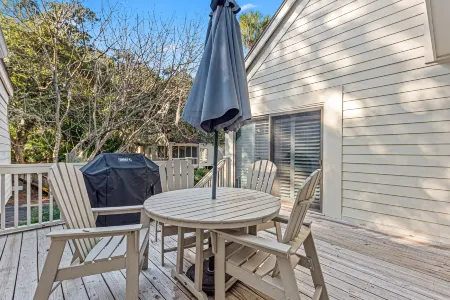 Scenic Golf and Lagoon Views with Modern Amenities - Charming Villa Retreat