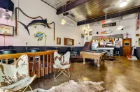 Luxury Lake Life - Boat Dock, Outdoor Kitchen, Basketball Court, Game Room & Bar Hotels in Hudson Bend