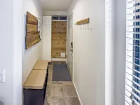 Mountain View and Hot Tub - Cozy Tranquil Retreat Hotels in Snyderville