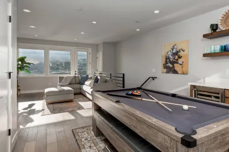 Gourmet Kitchen and Hot Tub - Amazing Mountain Escape