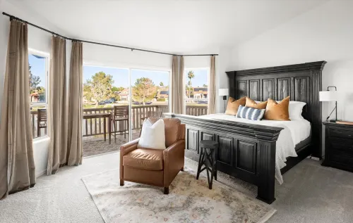 Lakeside Access and Heated Spa - Spacious Tranquil Retreat