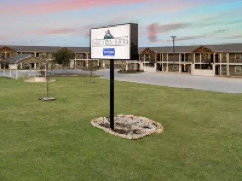 Eagle's Den Suites Cotulla a Travelodge by Wyndham Hotels in Cotulla