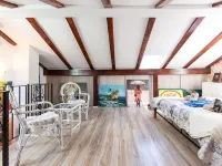 Luxurious 4-Bedroom Apartment with Private Pool with Sea View Hotels in Opric