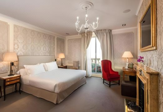 호텔 엘 팰리스 바르셀로나의 고급스러운 레스토랑