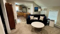 Cozy Condo in Downtown Ellicottville -walk to town, king bed, fully stocked