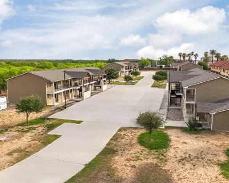 Eagle's Den Suites Carrizo Springs a Travelodge by Wyndham Hotels in Dimmit County