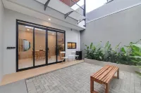 3BR Villa Punawangi W/ Jacuzzi Hotels in Padalarang