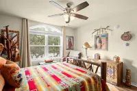 Lake Travis Waterfront lodge/Dock/Firepit/Outdr Lux Hotels in Lago Vista