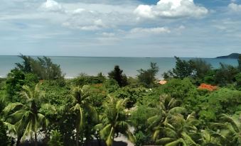 Hon Ngu Hotel CUA Lo Beach